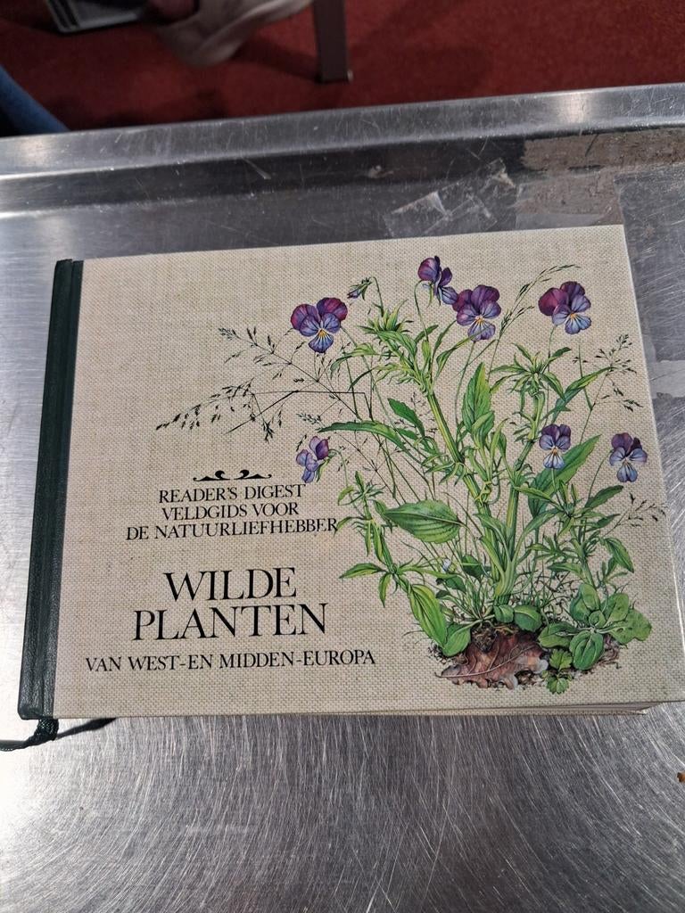 Veldgids Wilde Planten, Boeken, Gelezen, Bloemen, Planten en Bomen, Reader's Digest, Ophalen of Verzenden
