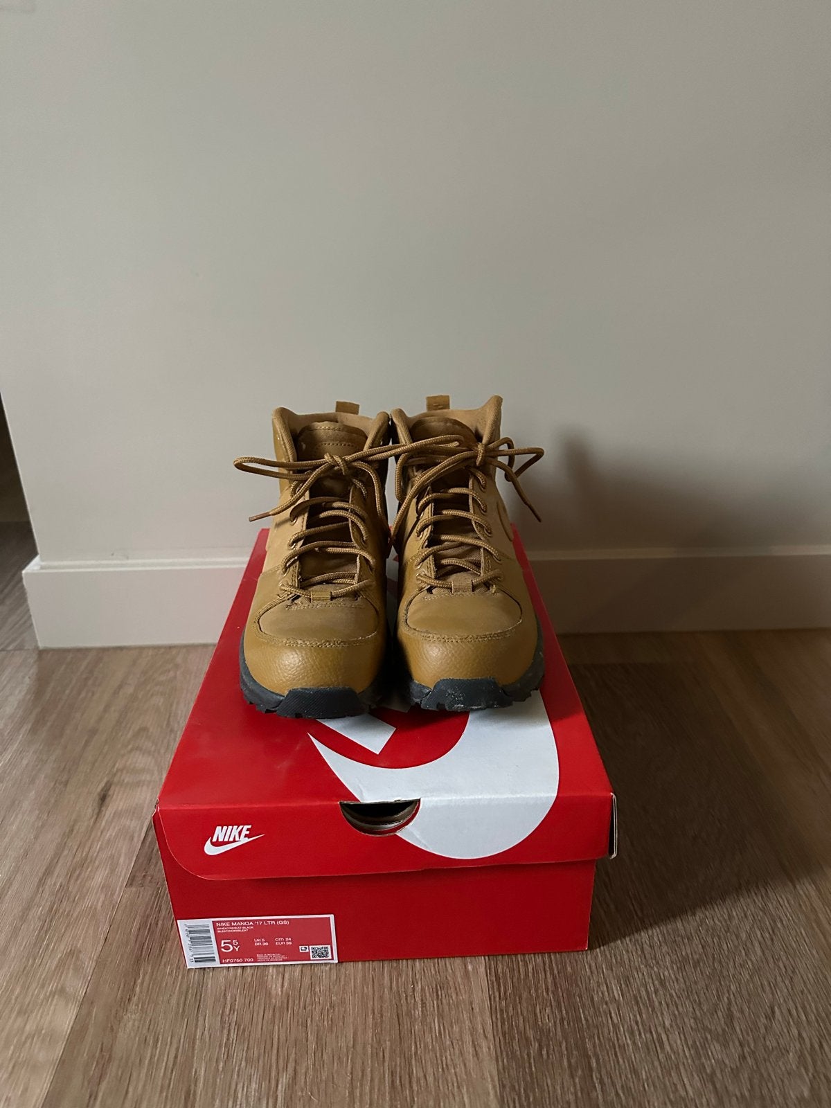 Nike Manoa Bruine (wandel)schoenen, maat 38, Jongen of Meisje, Schoenen, Ophalen of Verzenden, Zo goed als nieuw