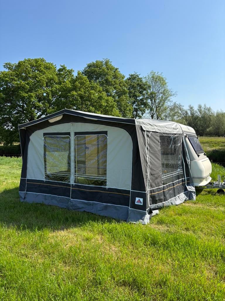 Caravan Hobby Classic 420 bouwjaar 1992, Caravans en Kamperen, Hobby, Treinzit, Particulier, Tot en met 4