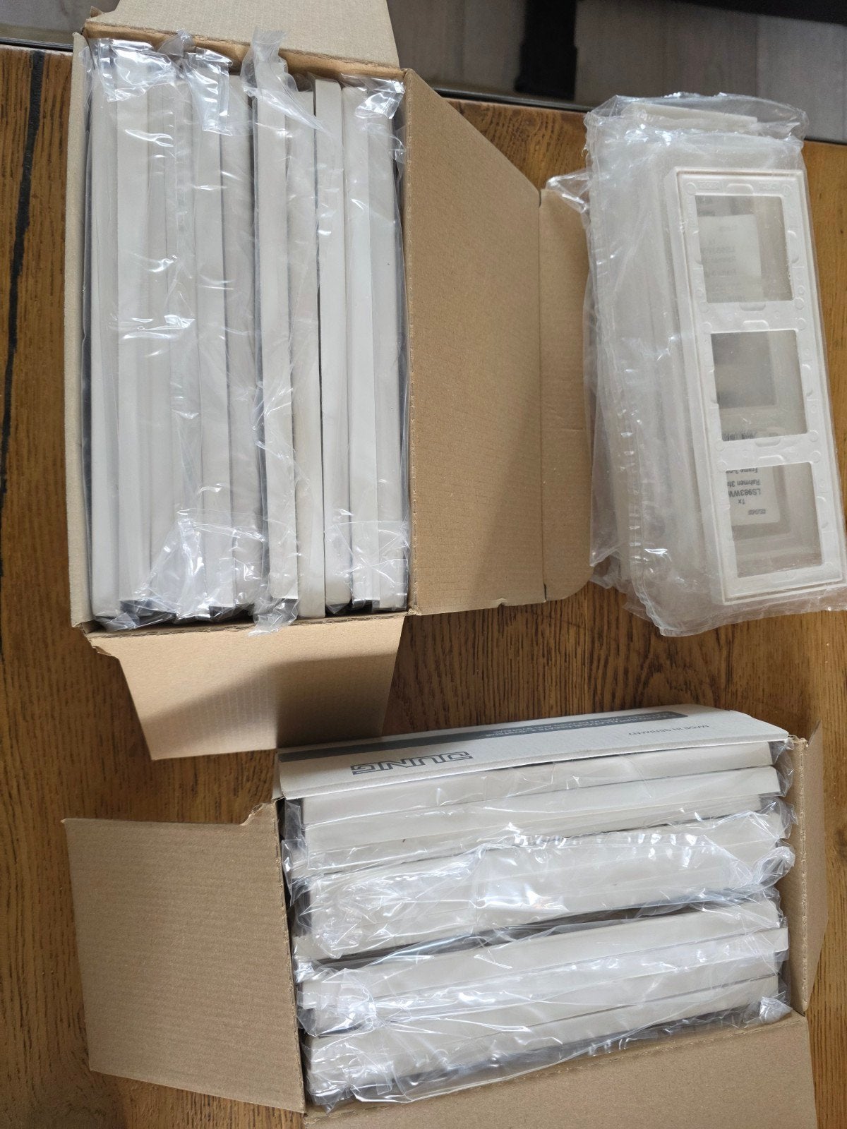 Te koop 24 stuks JUNG afdekraam 3-voudig LS990 sneeuwwit, Ophalen of Verzenden, Nieuw, Stopcontact