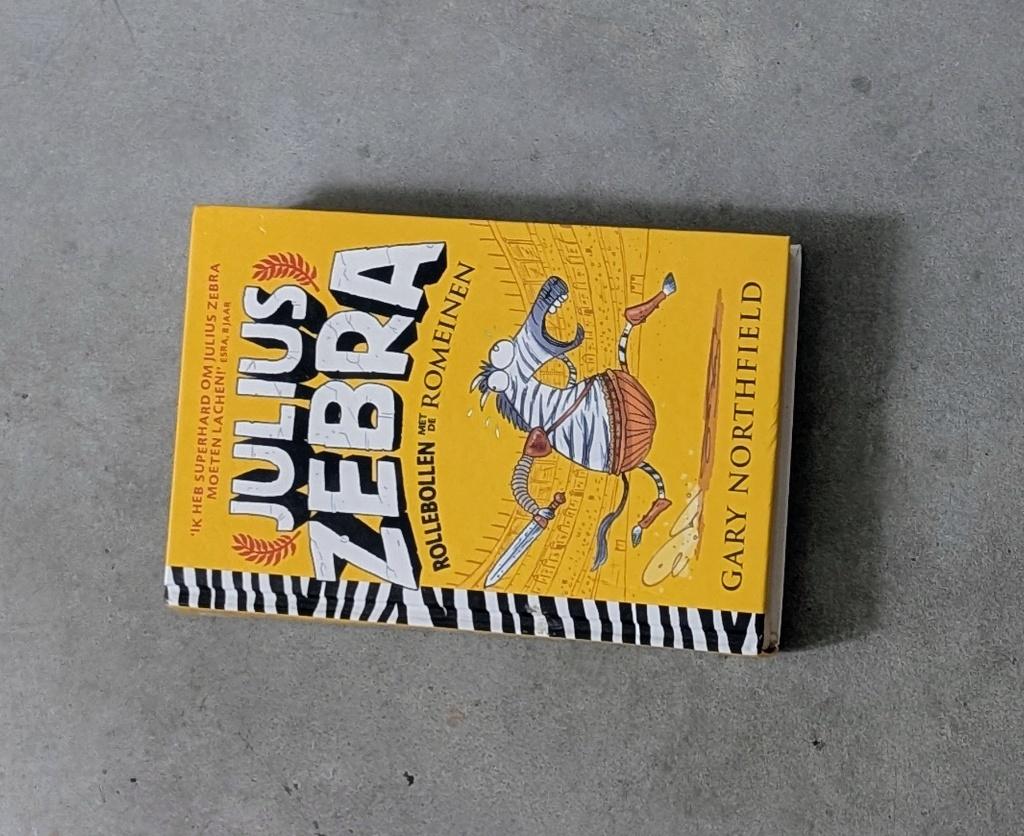 Julius zebra rollebollen met de romeinen, Boeken, Ophalen, Fictie algemeen, Zo goed als nieuw, Gary Northfield