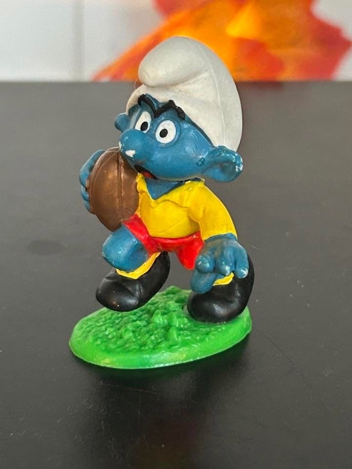 Vintage Schleich Smurf – Rugbysmurf (2.0065) – Peyo 1980, Ophalen of Verzenden, Gebruikt, Overige Smurfen, Poppetje, Figuurtje of Knuffel