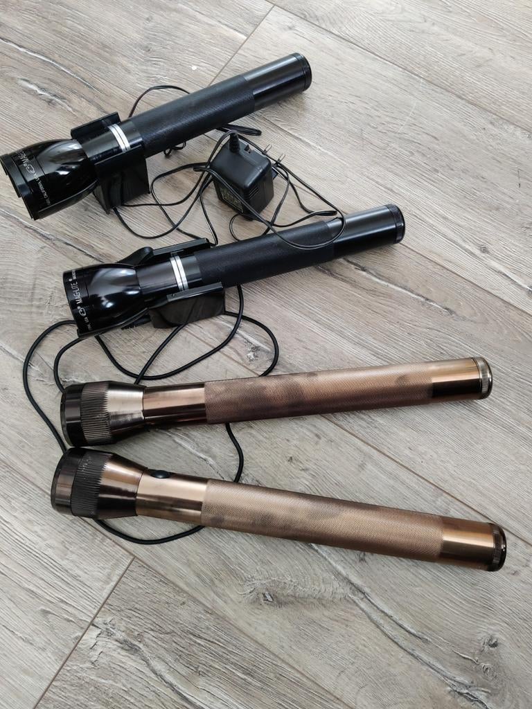 2 grote Maglite zaklampen met batterijen. Oplaadbaar., Ophalen of Verzenden, Gebruikt, Batterij