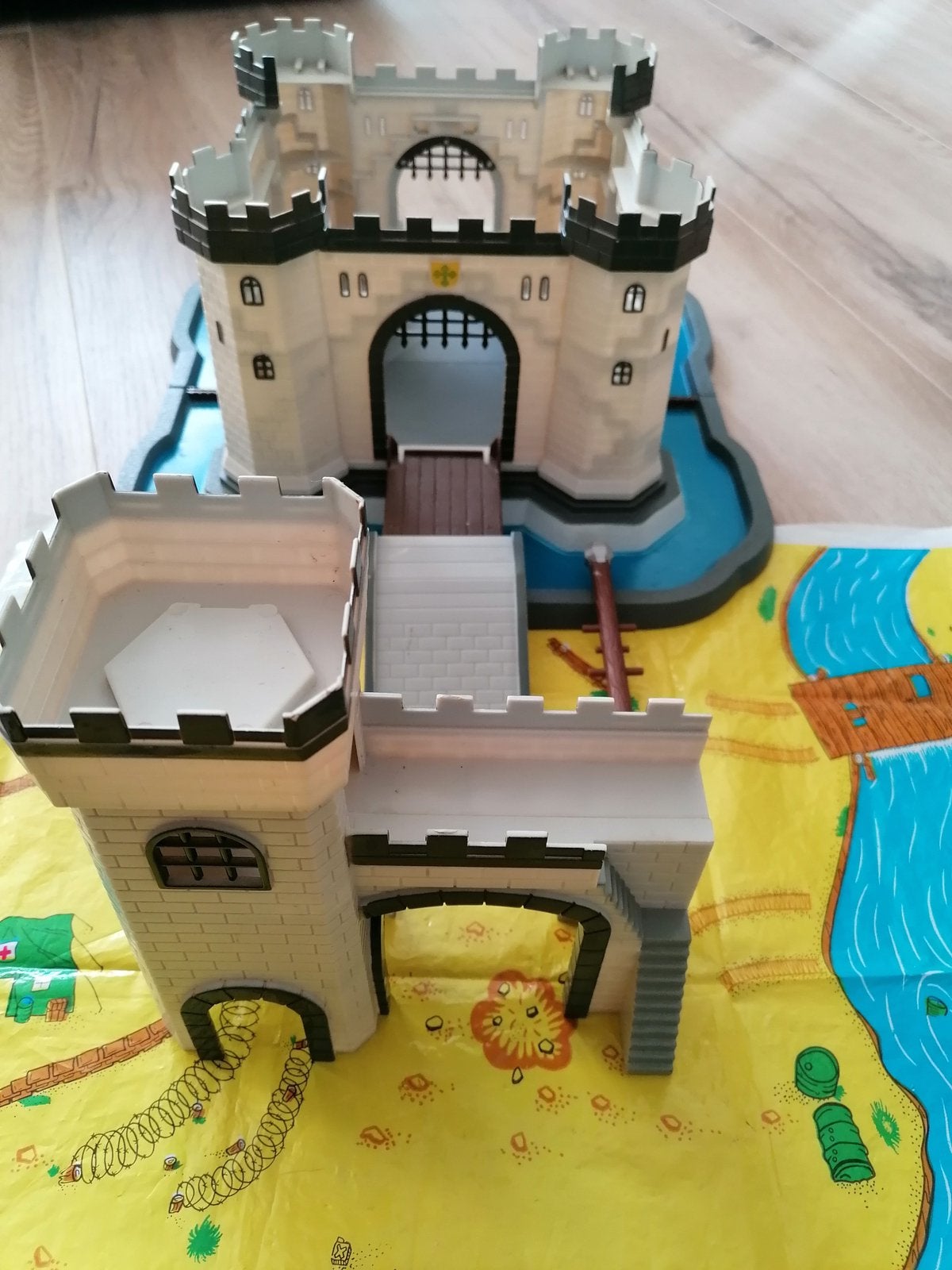 Ridderslot zonder poppetjes puntgaaf afm 34 x 34 x H 18 cm, Ophalen of Verzenden, Zo goed als nieuw