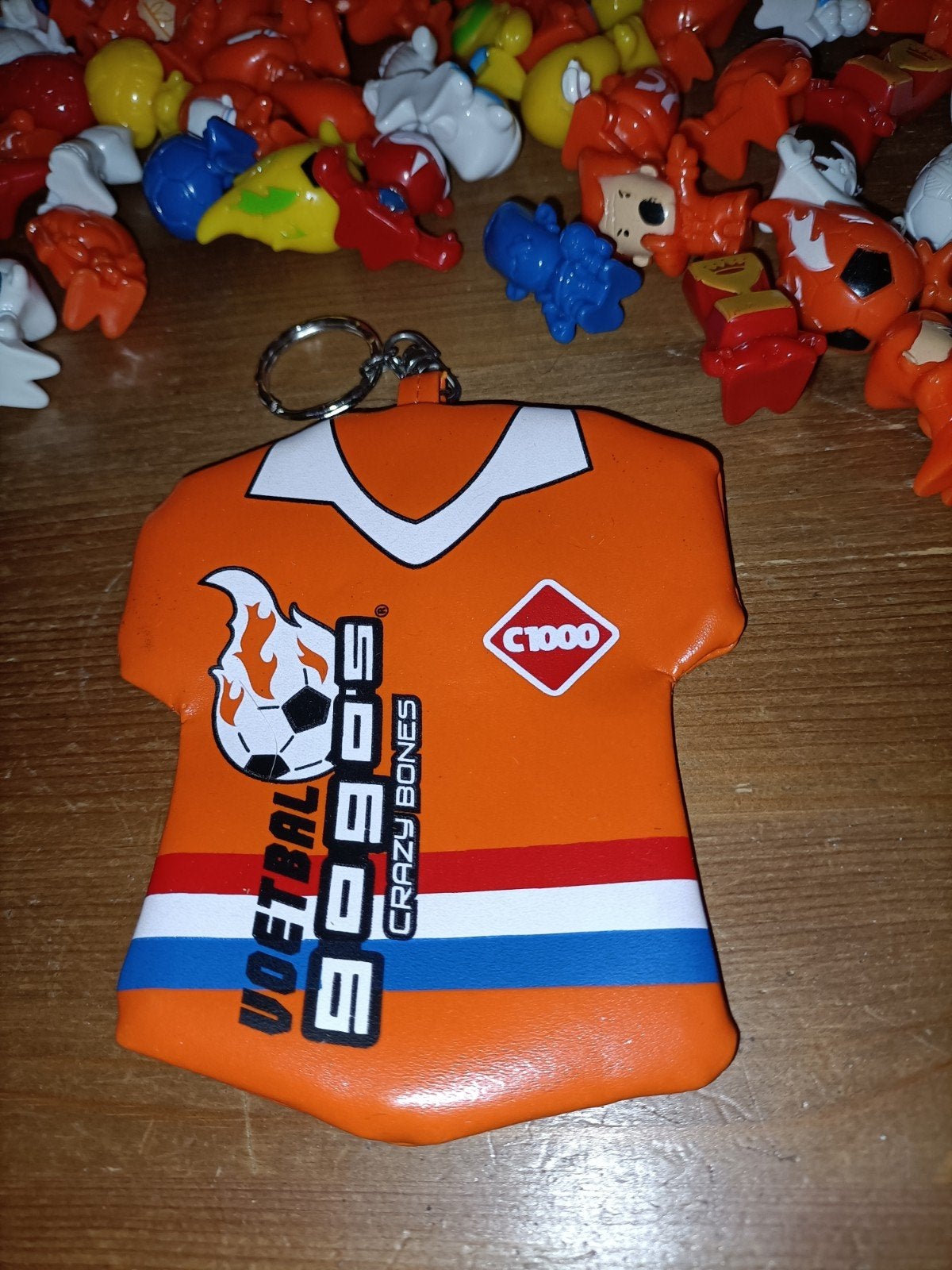 100 voetbal  gogo's crazy bones + oranje opberg hesje C1000, Ophalen of Verzenden, Zo goed als nieuw