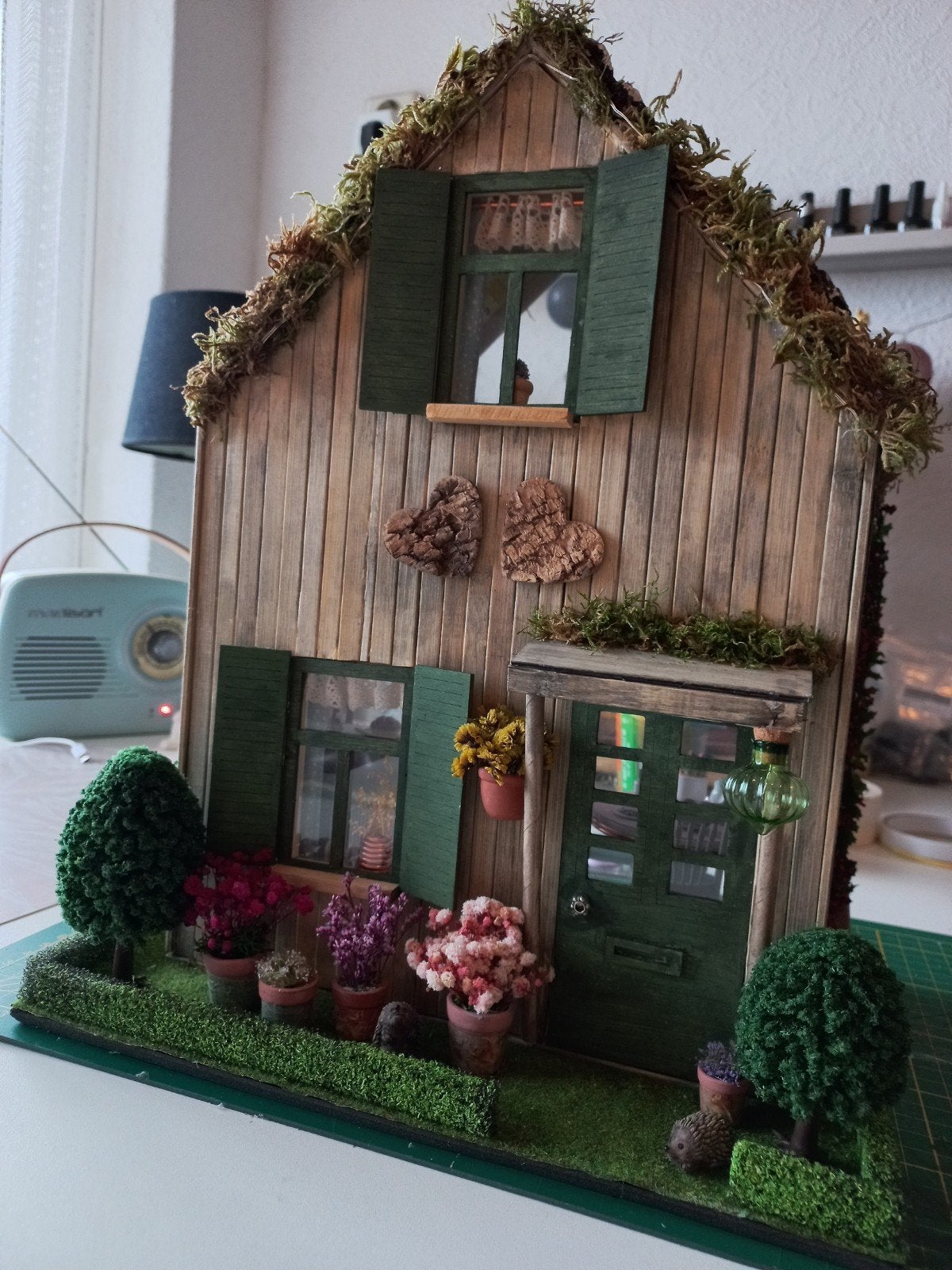 Poppenhuis boshuis met verlichting., Verzamelen, Poppenhuizen en Toebehoren, Ophalen, Poppenhuis