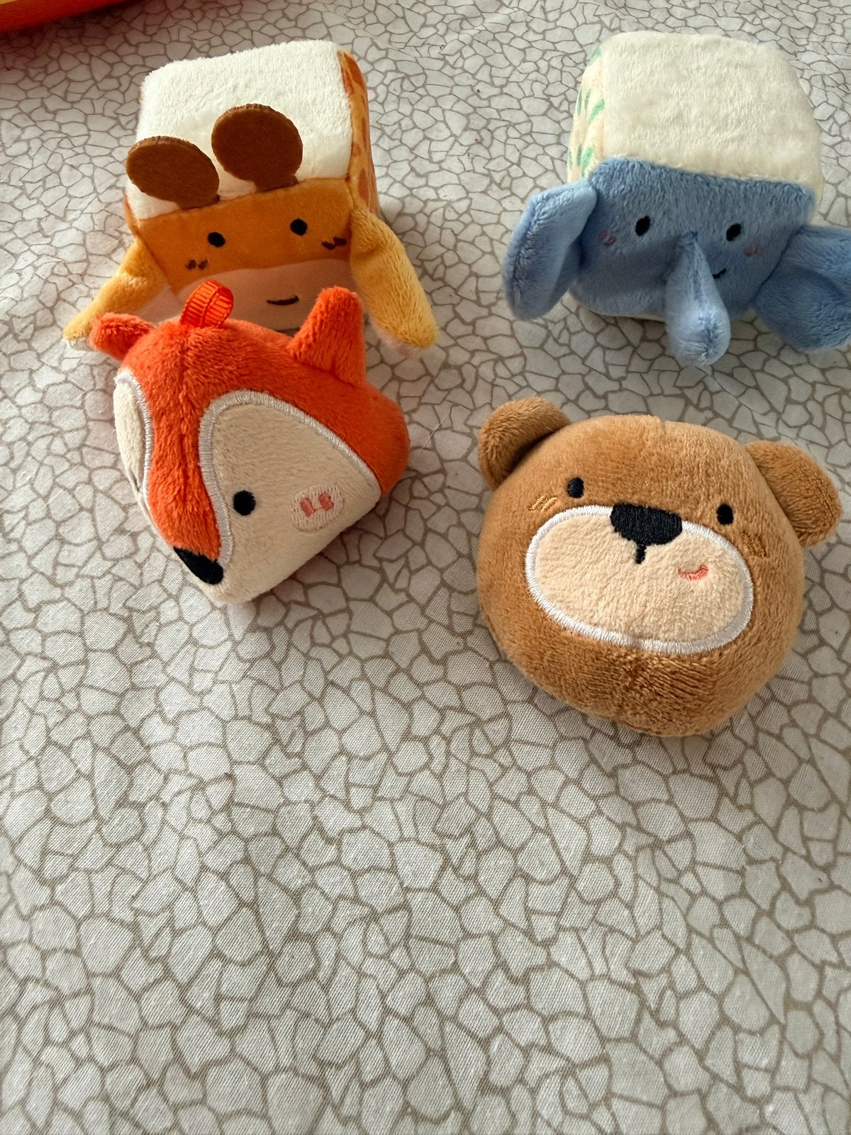 4 kleine baby knuffels met piep en rammel, Ophalen of Verzenden, Zo goed als nieuw, Overige typen, Met geluid
