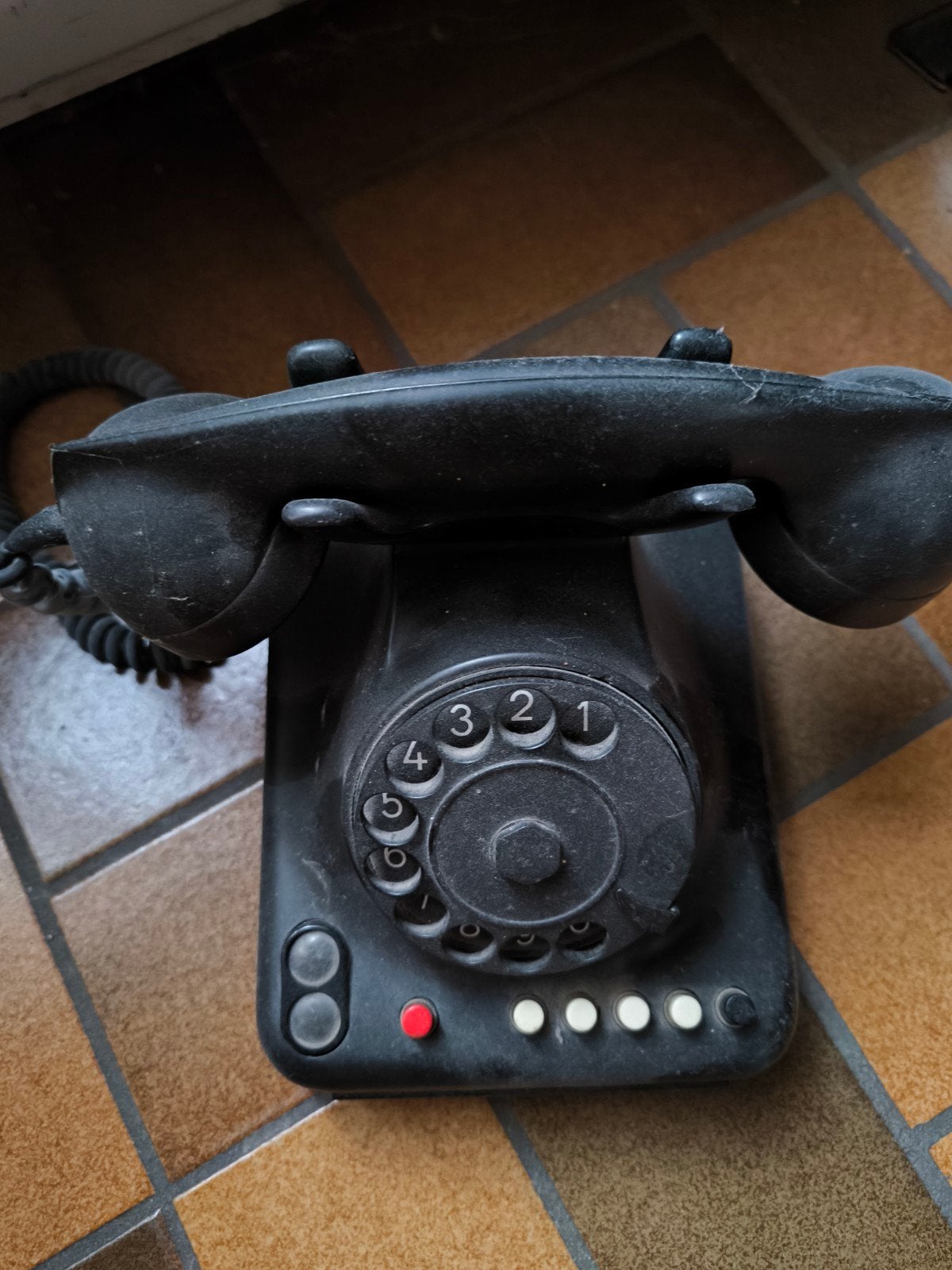 Bakelieten telefoon, Ophalen