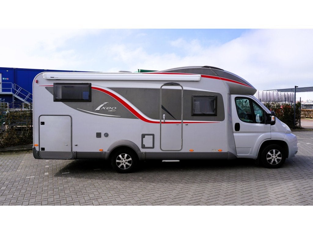 Bürstner Ixeo 726 Lengte bedden en hefbed, Airbags, Standaard zit, Ringverwarming, Fiat