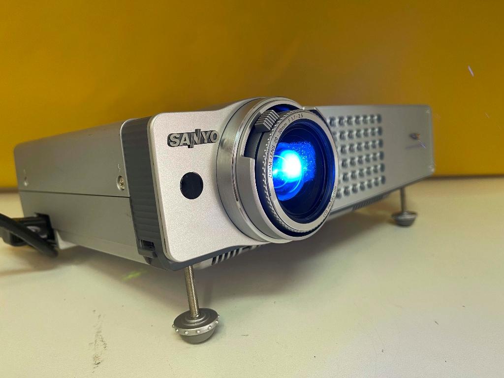 SANYO PLC-XL20 LCD PROJECTOR (werk perfect)+afstandbediening, Audio, Tv en Foto, Beamers, N, Ophalen of Verzenden, Sanyo, LCD
