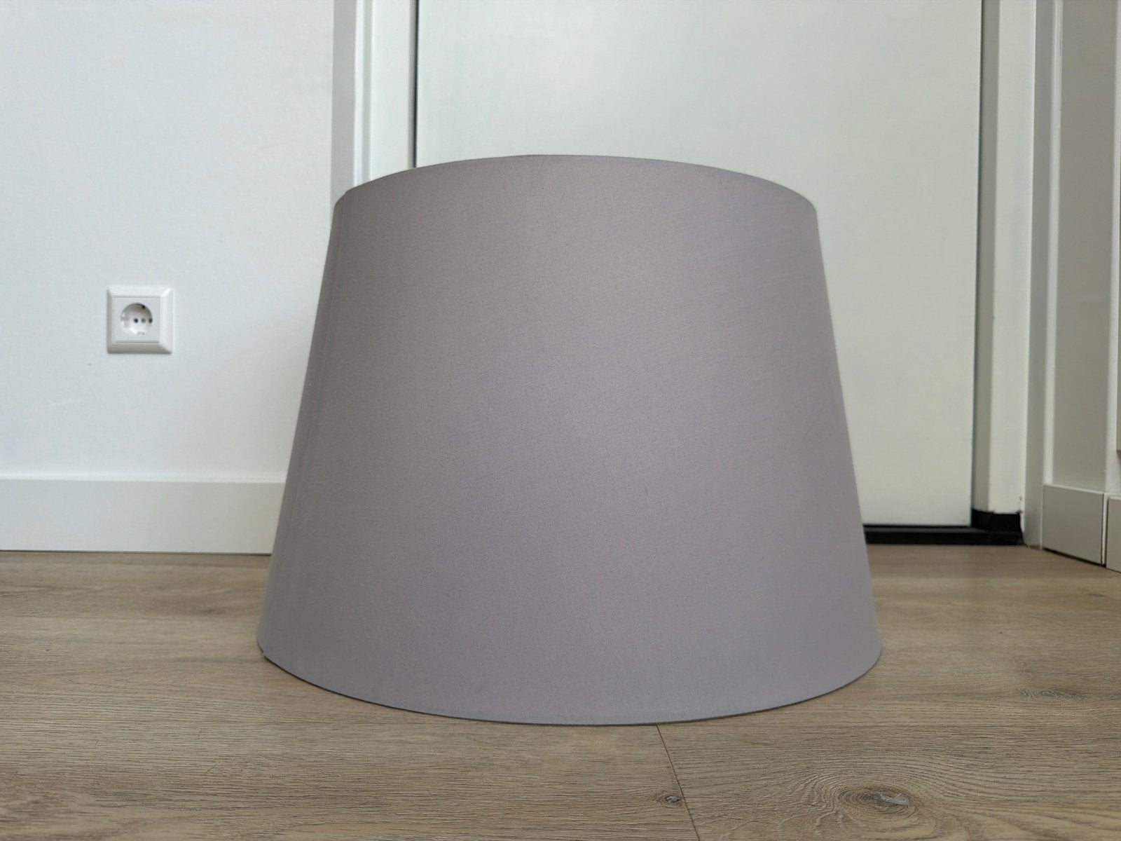 Grijze lampenkap - Zo goed als nieuw, Huis en Inrichting, Lampen | Lampenkappen, Ophalen, Overige typen, Rond, Zo goed als nieuw