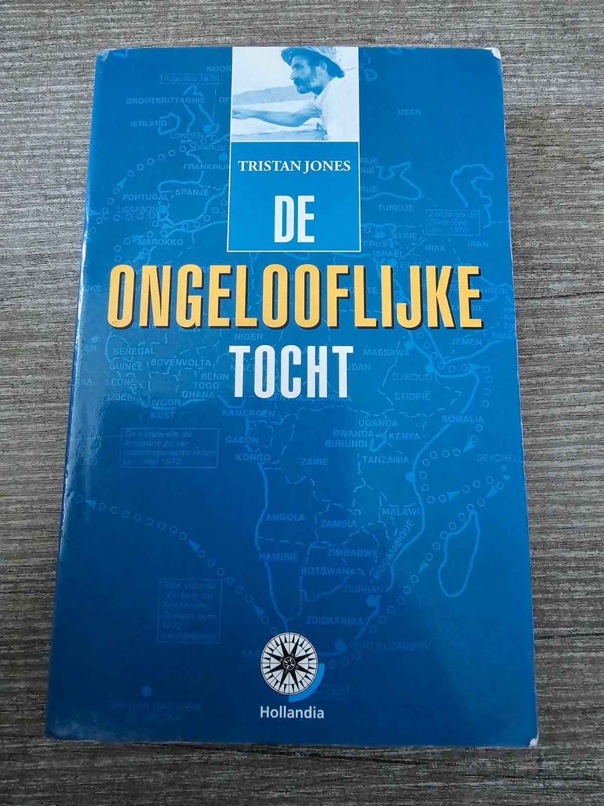 De Ongelooflijke Tocht - Tristan Jones (Hollandia), Boeken, Ophalen of Verzenden, Gelezen