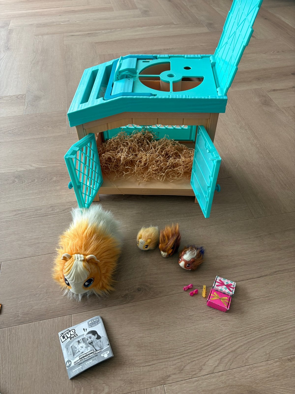 Little Live Pets cavia huis met mama cavia en baby's, Ophalen of Verzenden, Zo goed als nieuw, Jongen of Meisje