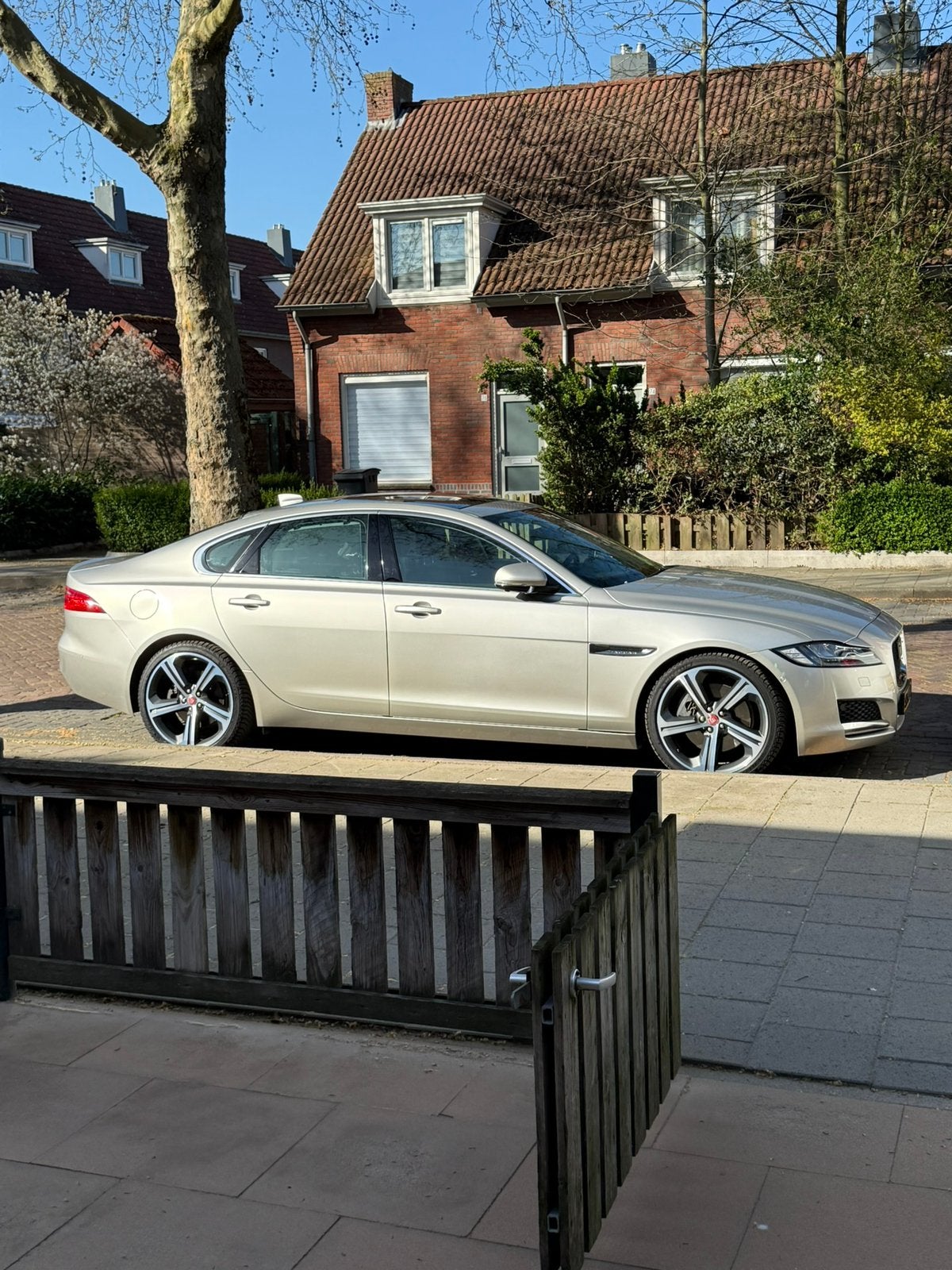 Jaguar XF 3.0D V6 221KW/300PK Aut8 2015 Bruin Euro 6, Auto's, Automaat, Achterwielaandrijving, Euro 6, Bruin
