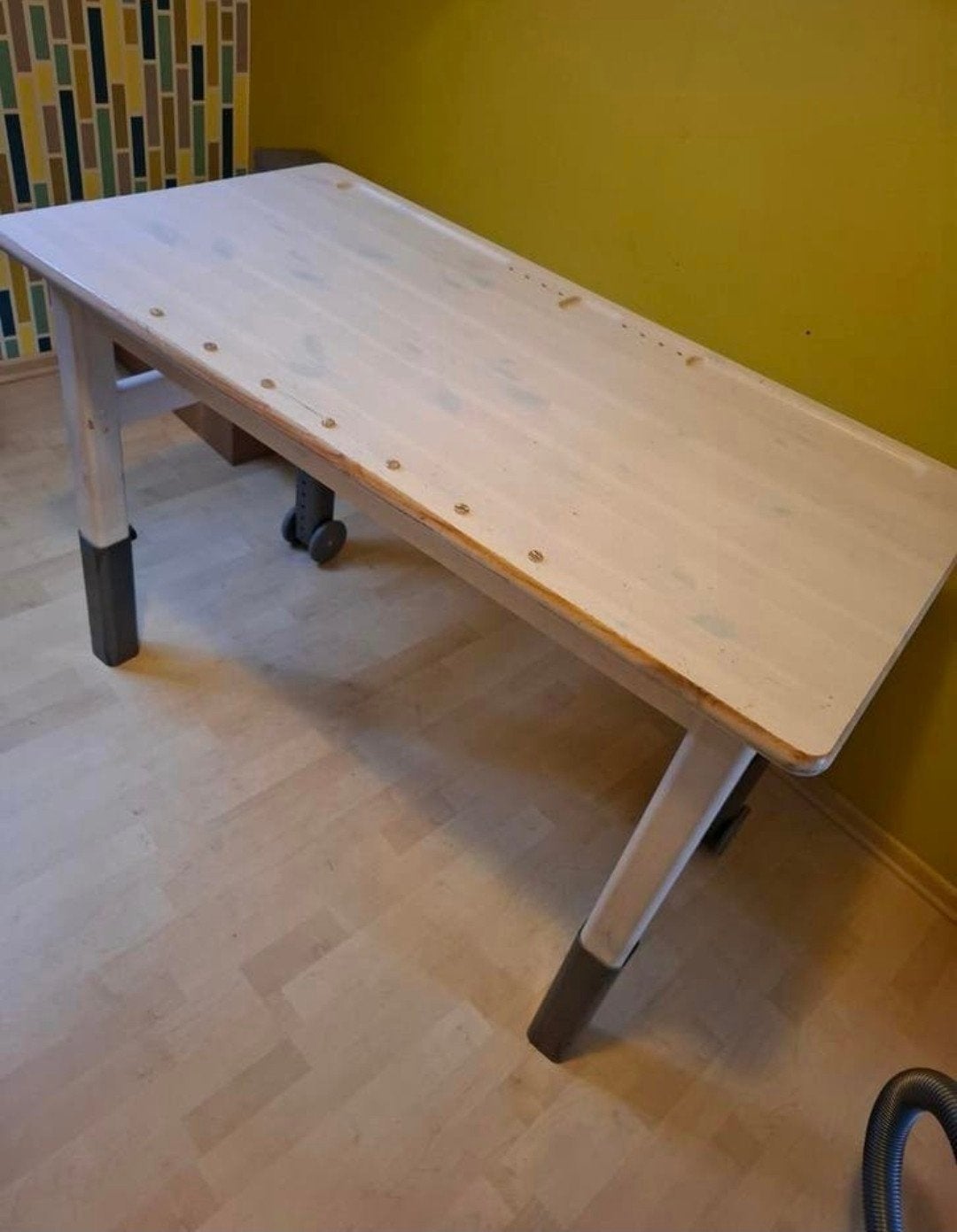 Vintage houten bureau/tafel - verstelbaar in hoogte, Huis en Inrichting, Bureaus, Ophalen, Gebruikt, Hout, Beige