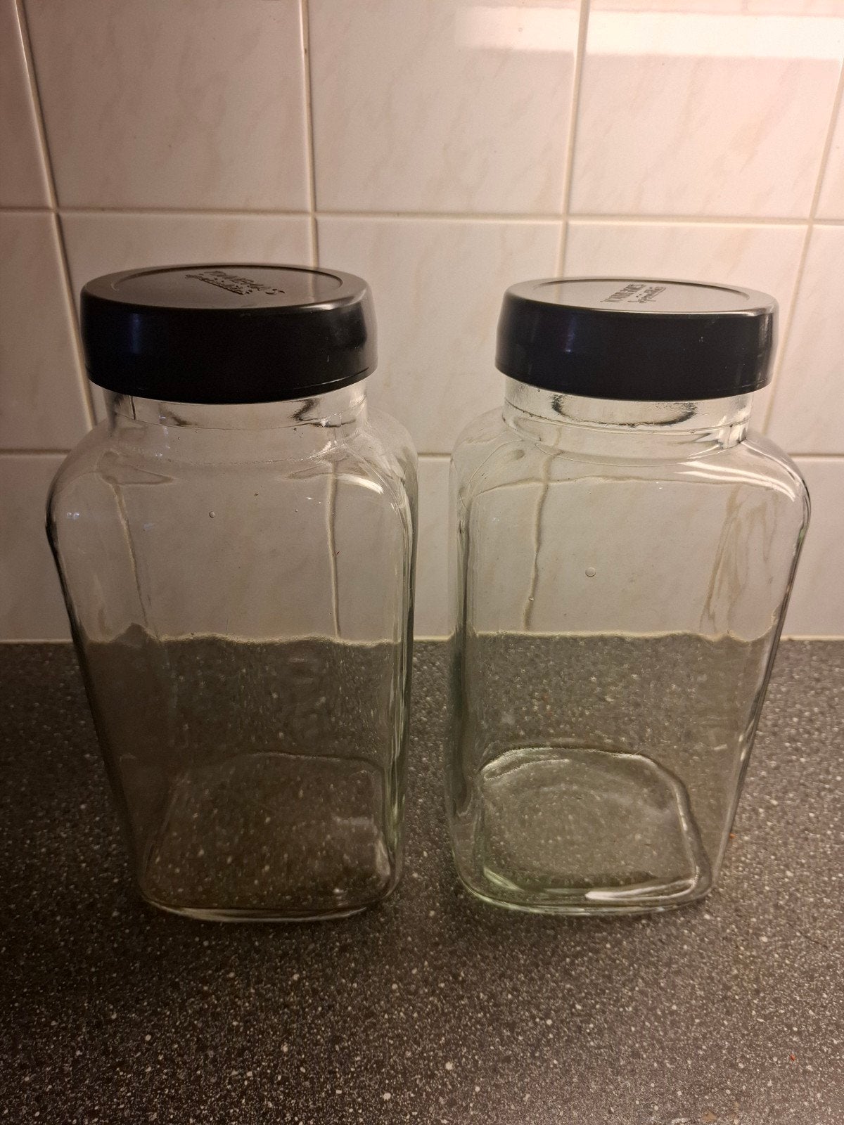 2 Oude Gave Tonnema's Spécialité's Potten !!!, Ophalen of Verzenden, Zo goed als nieuw, Overige materialen, Pot, Bus of Blik