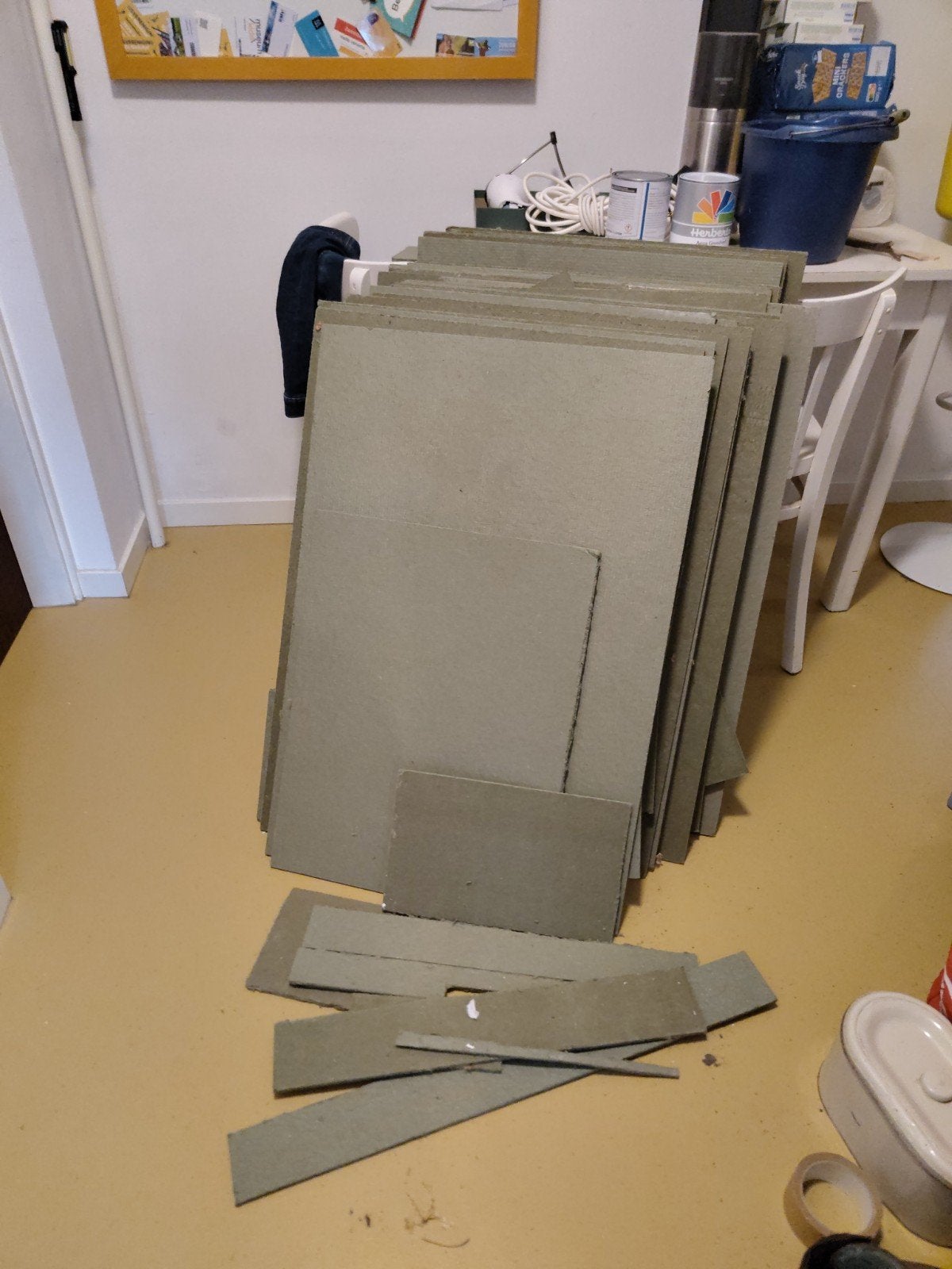 circa 16 m2 groene onder vloerplaat 8mm, Ophalen