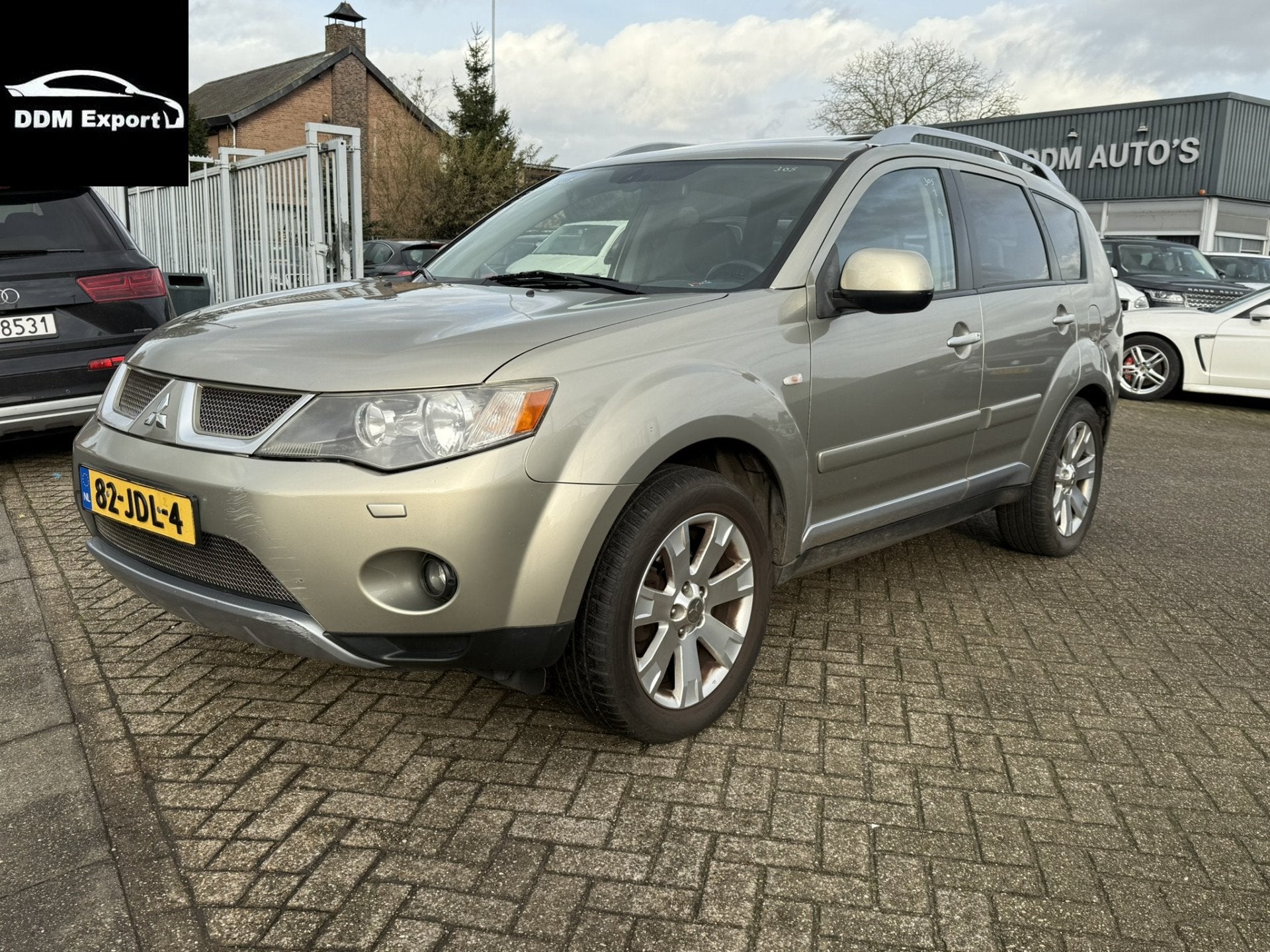 Mitsubishi Outlander DI-D 4X4 | Navi | LMV | Airco | PDC | P, Auto's, Stof, 2000 kg, 7 stoelen, Beige