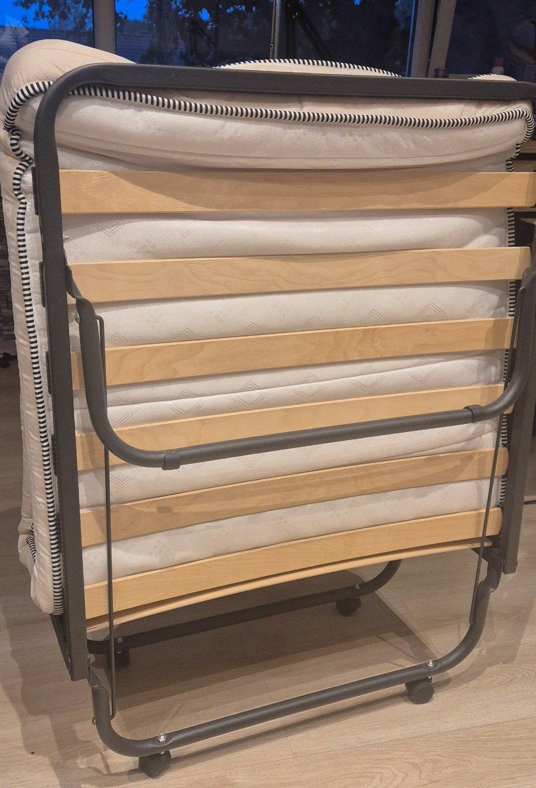 Uitklapbaar bed - Compact en compleet met hoes, Ophalen, Eenpersoons, 190 cm of minder, Zo goed als nieuw