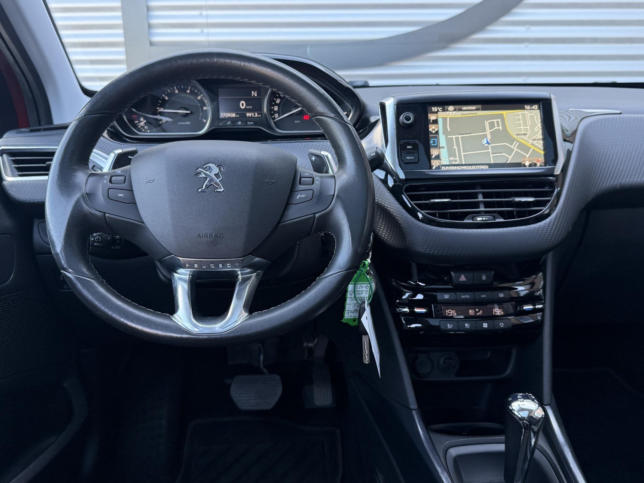 Peugeot 2008 1.2 VTi Allure 2e Eigenaar|Navi|Pano|Clima|Trek, Auto's, Peugeot, Euro 5, 1199 cc, 82 pk, 770 kg