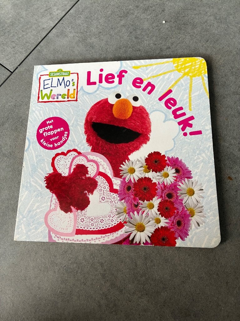 Boek Elmo’s wereld lief en leuk met grote flappen, Gelezen, Fictie algemeen, Voorleesboek, Ophalen of Verzenden