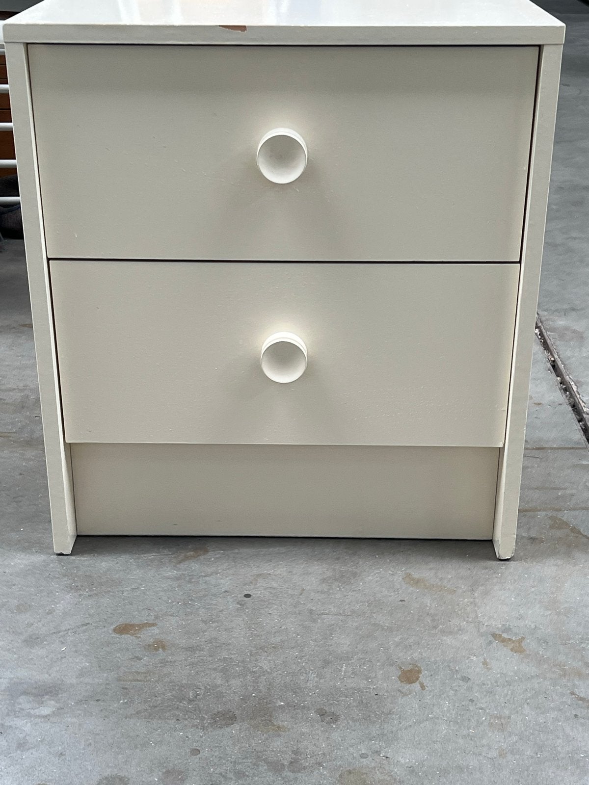 Nachtkastje met 2 laden - Crème, Huis en Inrichting, Ophalen, Minder dan 50 cm, Gebruikt, 1 of 2 laden