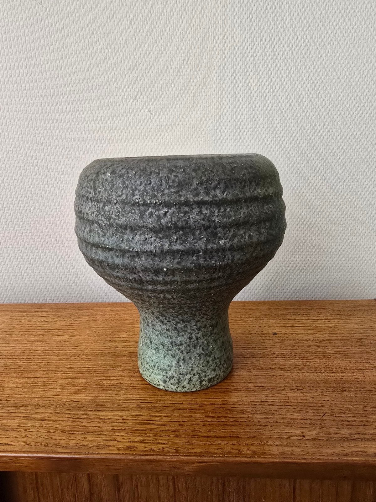 Vintage Brutalist Studio Keramiek Voetvaas Gesigneerd, Antiek en Kunst, Antiek | Vazen, Ophalen of Verzenden