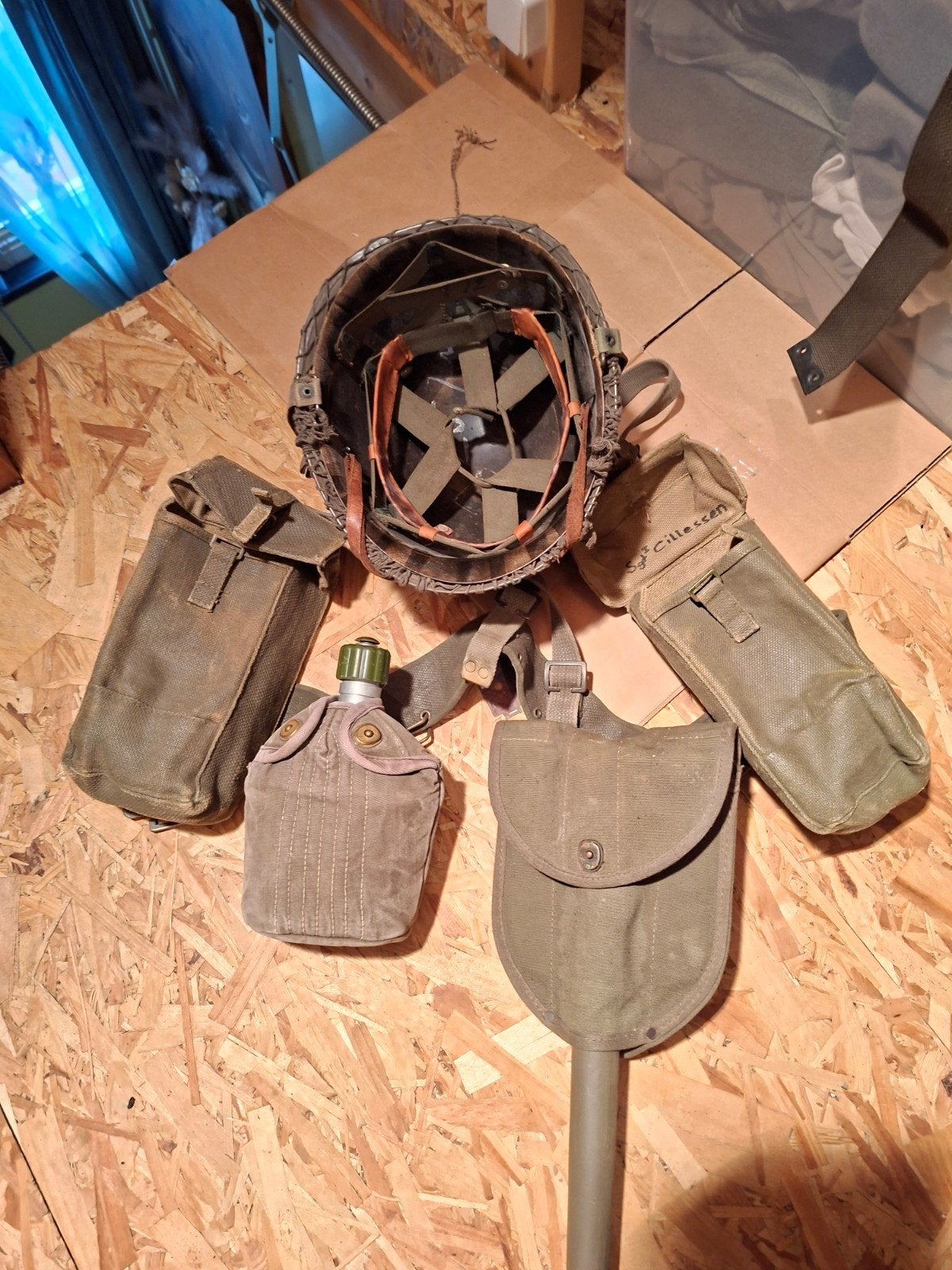 Nederlandse koppels 8 x  compleet en 6 helmen 53, Ophalen, Landmacht, Nederland, Helm of Baret