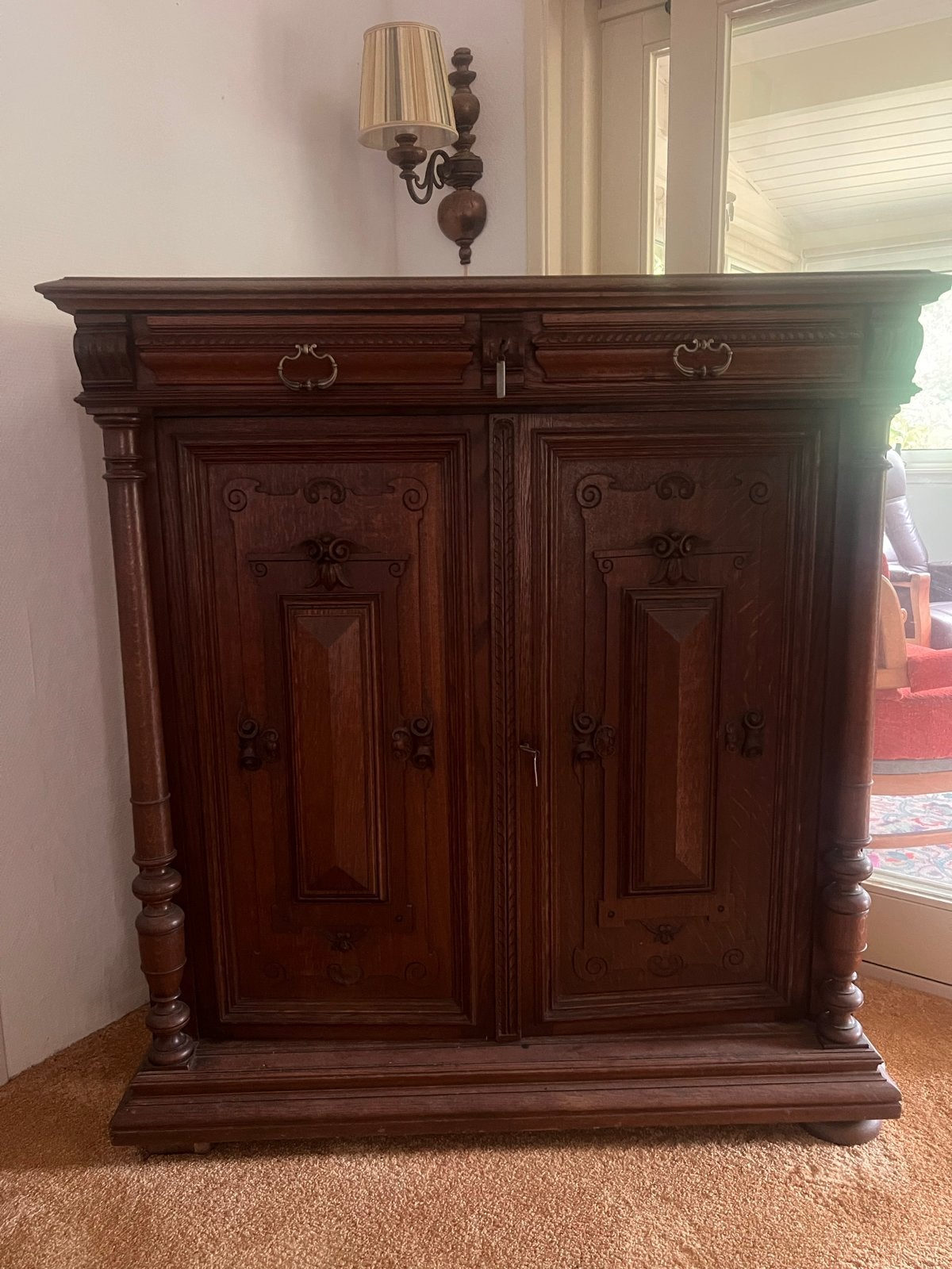 Antieke Eikenhouten Kast met Carved Details, Antiek en Kunst, Antiek | Meubels | Kasten, Ophalen