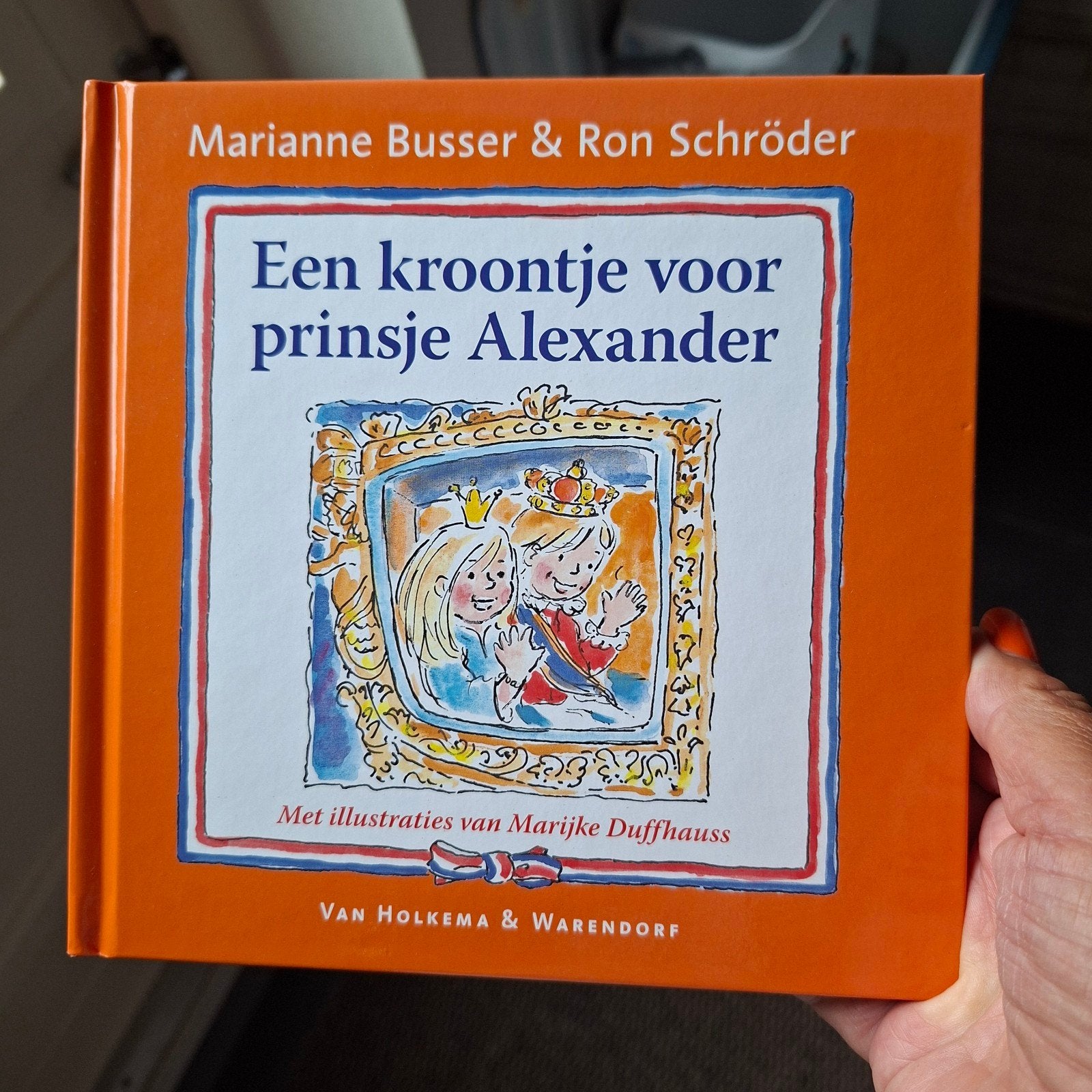 Een kroontje voor prinsje Alexander - Marianne Busser, Boeken, Ophalen of Verzenden, Zo goed als nieuw, Marianne Busser & Ron Schröder