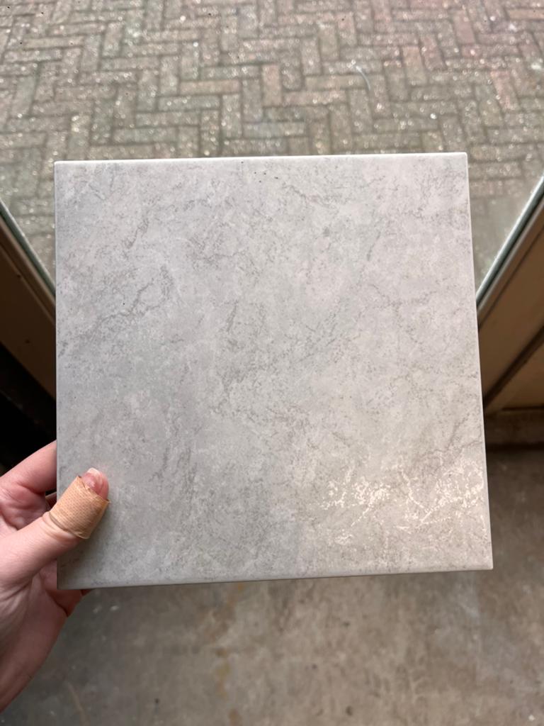 Vierkante grijze tegels, Ophalen, Keramiek, Nieuw, Minder dan 5 m²