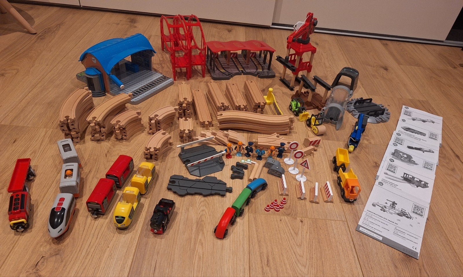 Grote treinset met veel accessoires en (elektrische) treinen, Kinderen en Baby's, Ophalen, Gebruikt