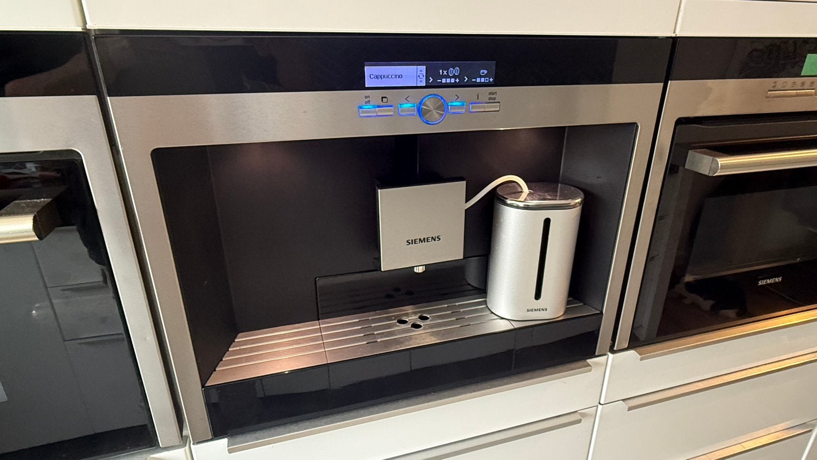 Siemens Inbouw Koffiemachine 6 maanden Garantie, 10 kopjes of meer, Ophalen, Zo goed als nieuw, Koffiemachine