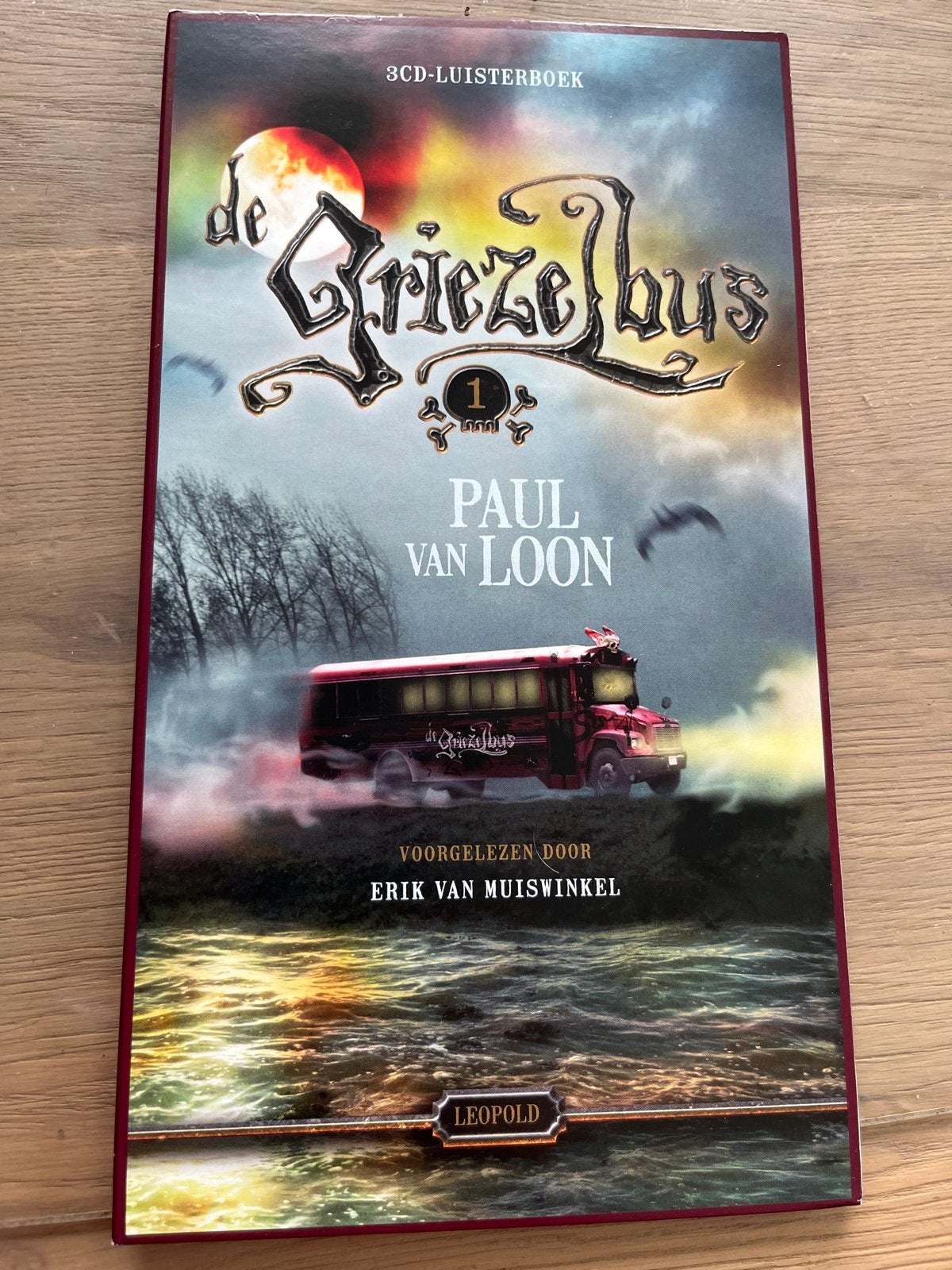 De Griezelbus 1 - Luisterboek (3CD) door Paul van Loon, Ophalen of Verzenden, Zo goed als nieuw, Fictie