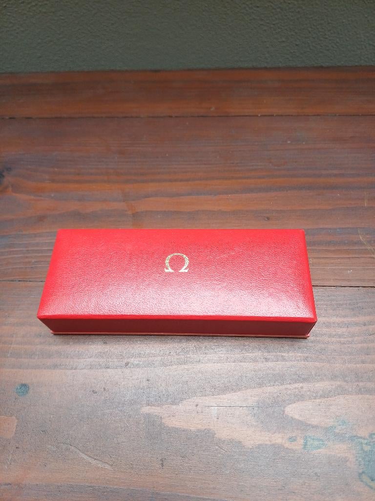 Het doosje  verkocht, omega gespen zijn nog te koop, en gesp, Overige materialen, Verzenden, Polshorloge, 1960 of later