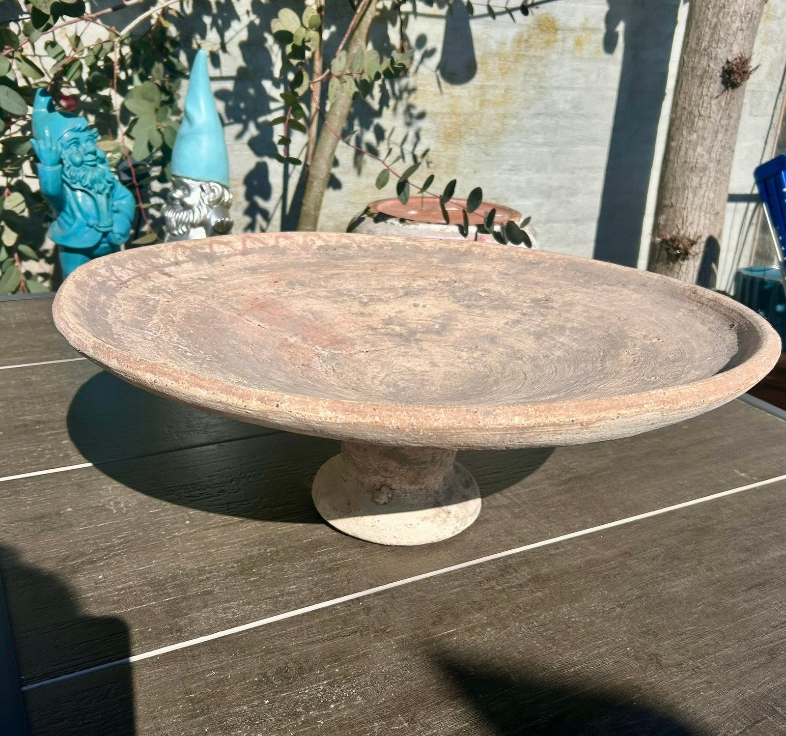 Decoratieve terracotta schaal op voet - Ø 50 cm, Huis en Inrichting, Woonaccessoires | Schalen en Manden, Ophalen, Schaal, Rond