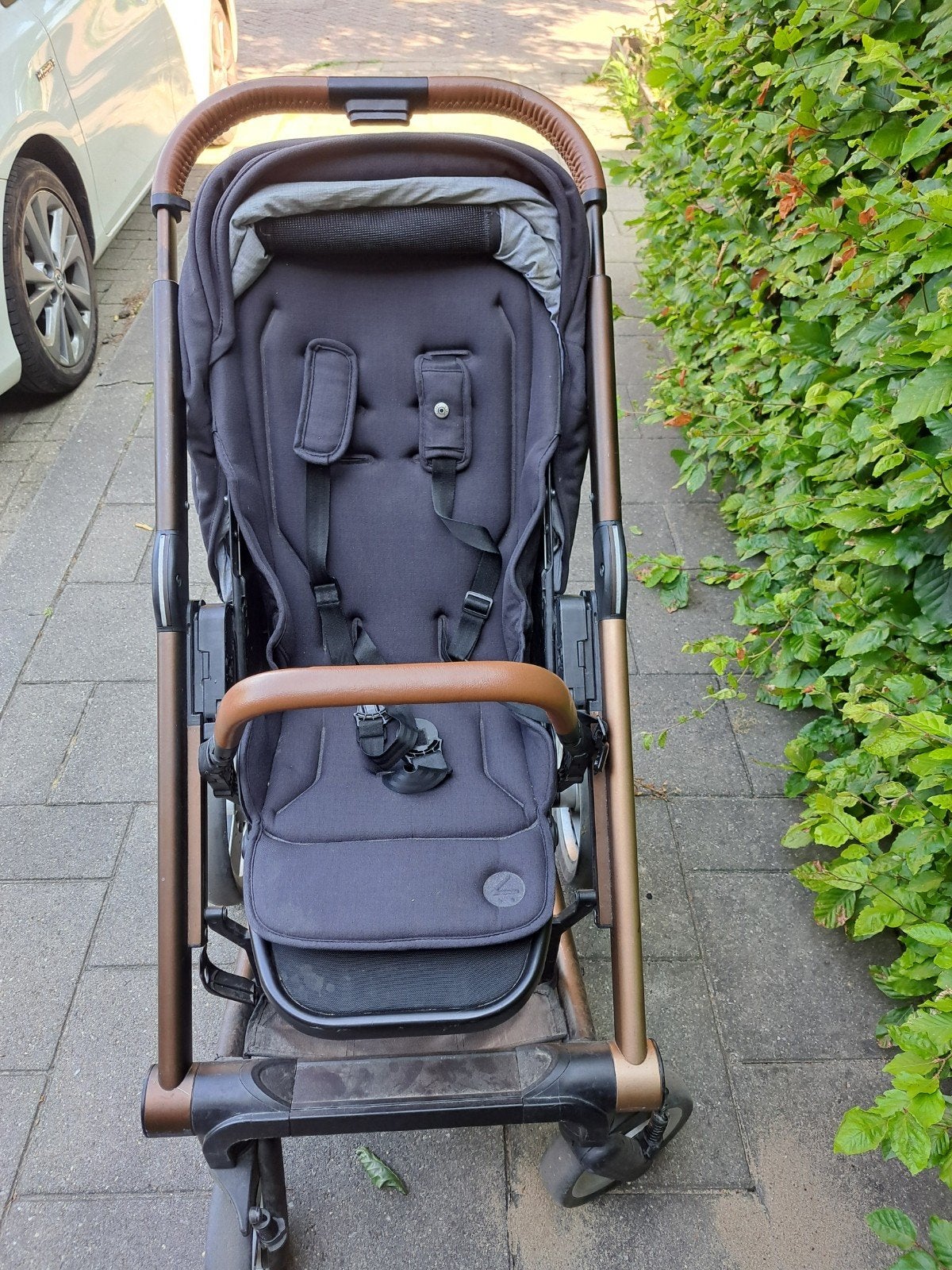 Mutsy I2 Kinderwagen met bak en accessoires . €20, Kinderen en Baby's, Kinderwagens en Combinaties, Ophalen