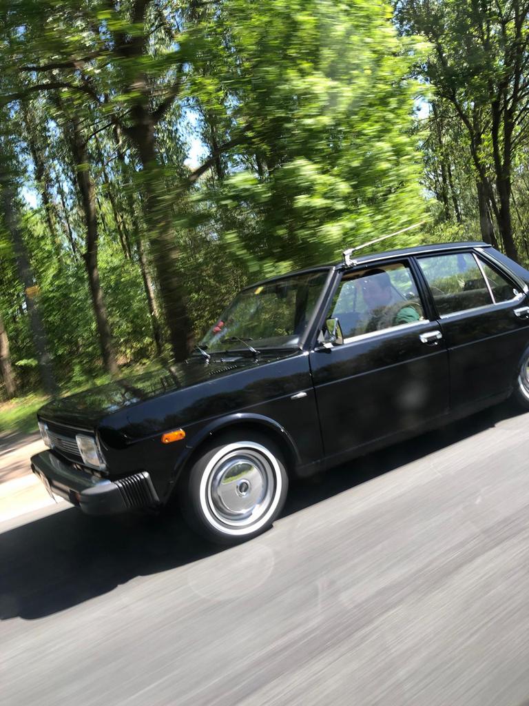 FIAT 131 1.3 MIRAFIORI 1977 APK VRIJ, Achterwielaandrijving, Zwart, Zwart, Handgeschakeld