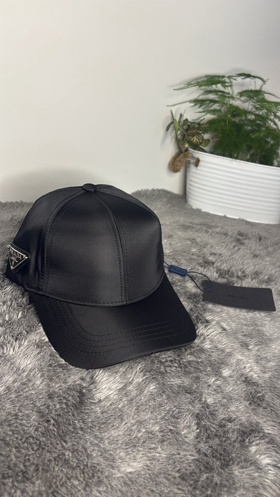 Prada Pet Zwart - Nieuw met labels, Kleding | Dames, Hoeden en Petten, Ophalen of Verzenden, Nieuw, One size fits all, Pet