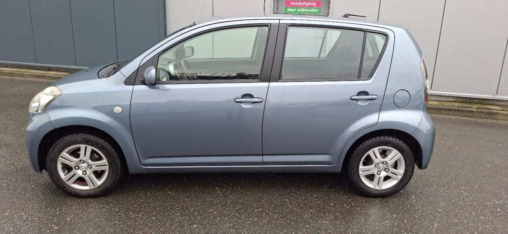 Daihatsu Sirion2 1.3 16v sport Grijs, Auto's, Voorwielaandrijving, Stof, 4 cilinders, 4 stoelen