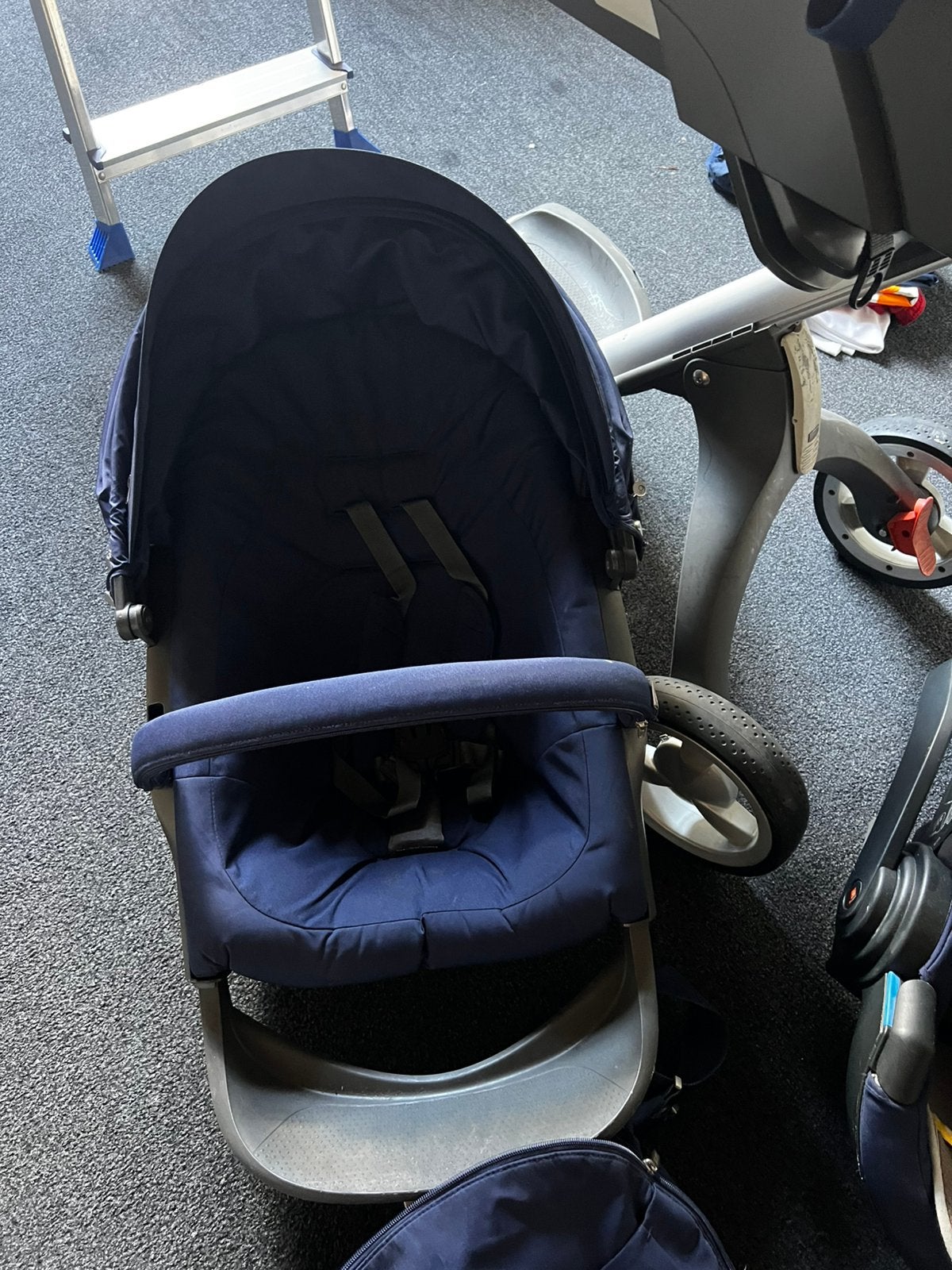 Stokke hele set van babywagen incl tas en accessoires, Kinderen en Baby's, Kinderwagens en Combinaties, Ophalen, Zo goed als nieuw