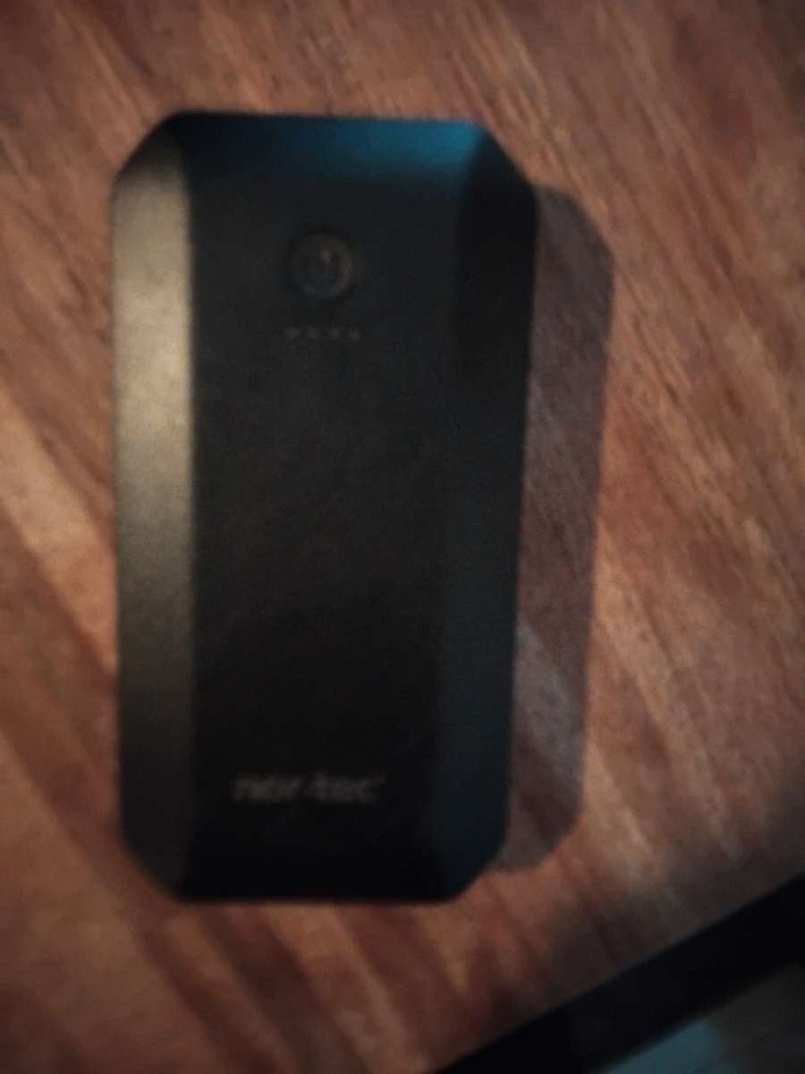 Noodstroom startbooster met powerbank en oplaadkabel, Ophalen, Zo goed als nieuw