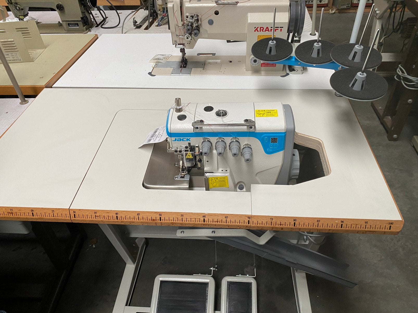 Industriele lockmachine overlock jack e4s 4draads nieuw, Overige merken, Nieuw, Jack, Ophalen of Verzenden