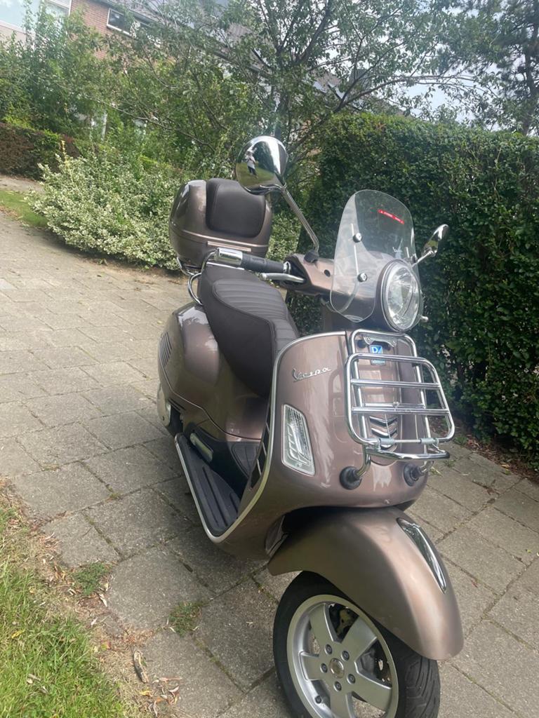 Vespa gts 300 2018, Motoren, Motoren | Piaggio, Scooter, 4 cilinders, Particulier, Minimaal motorrijbewijs A2
