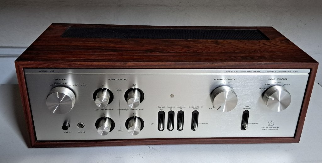 LUXMAN L30 VERSTERKER NIEUWSTAAT, Audio, Tv en Foto, Versterkers en Receivers, Ophalen, Zo goed als nieuw, Minder dan 60 watt