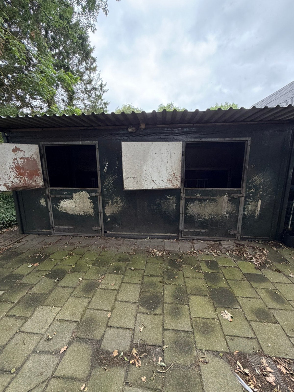 Containerstal 3 - hout - 20ft, Stalling, 2 of 3 paarden of pony's