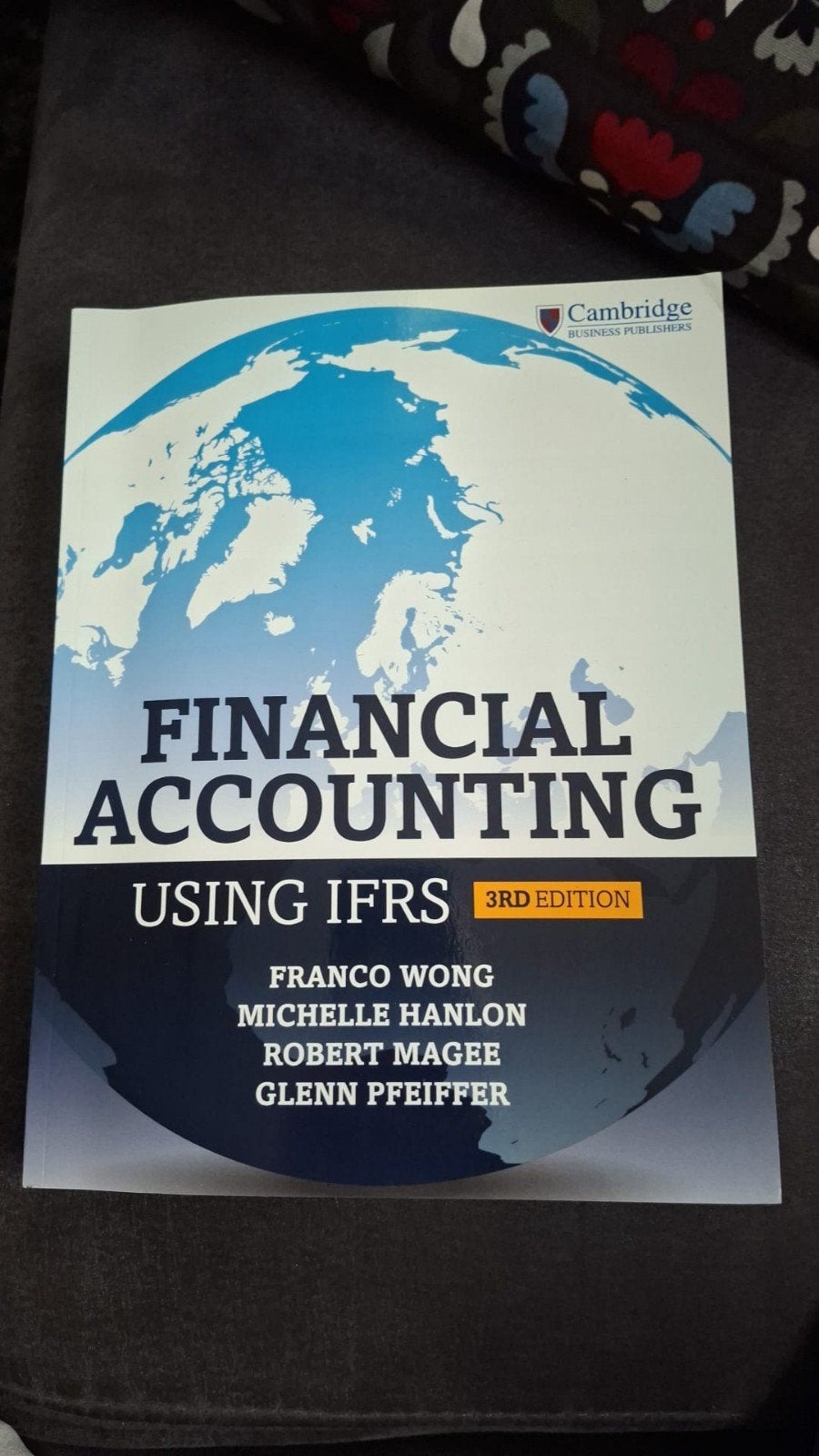 Financial Accounting Using IFRS - 3rd Edition, Ophalen, Franco Wong, Michelle Hanlon, Robert Magee, Glenn Pfeiffer, HBO, Zo goed als nieuw