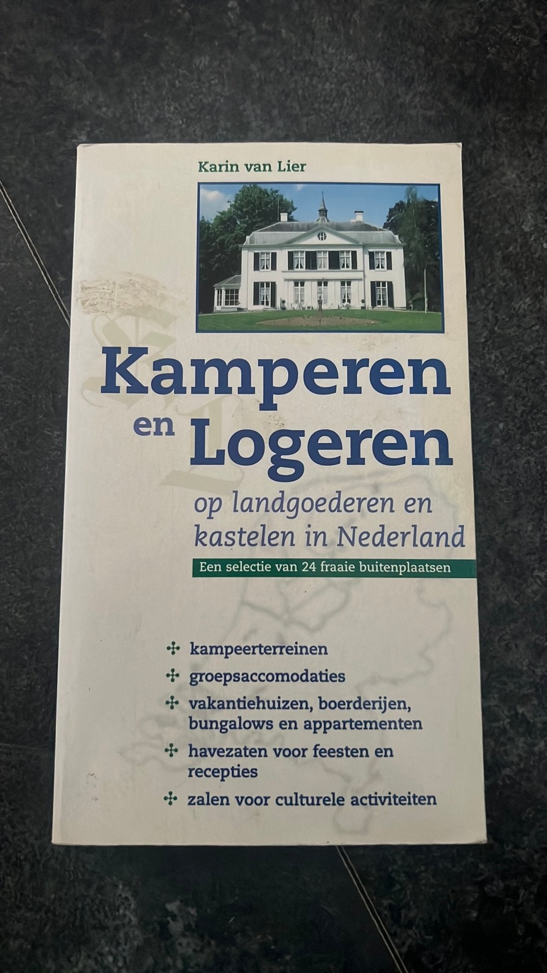 Kamperen en logeren op landgoederen en kastelen in Nederland, Fiets- of Wandelgids, Europa, Ophalen of Verzenden, Zo goed als nieuw