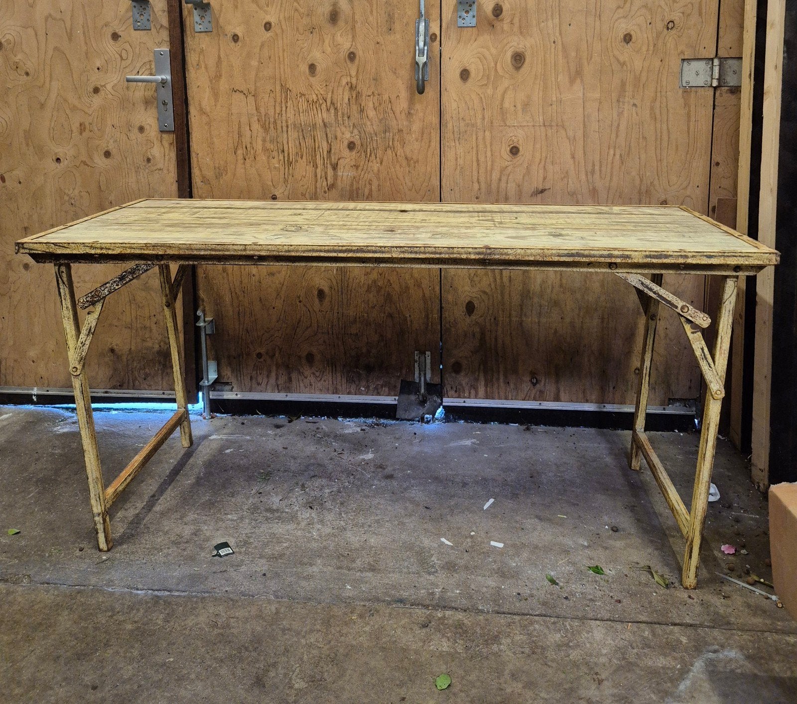 Vintage Tafel Geel merk Des Pots, Antiek en Kunst, Antiek | Meubels | Tafels, Ophalen