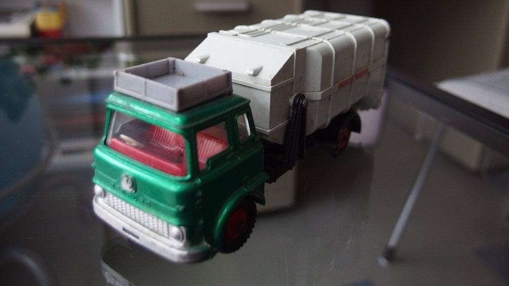Dinky Toys 978 Bedford Refuse/Vuilnis Wagen 1/43 (1964-80), Ophalen of Verzenden, Gebruikt, Bus of Vrachtwagen, Dinky Toys